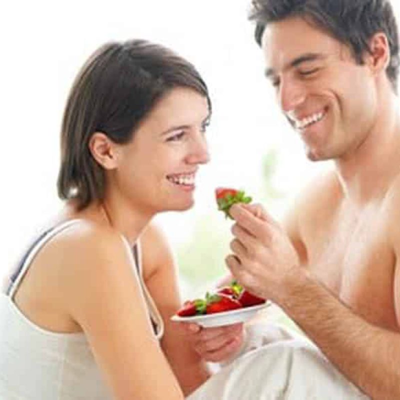 photodune-215163-sweet-young-couple-eating-strawberries-together-xs-e1345200406403